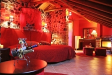 Red loft with fireplace & Breakfast