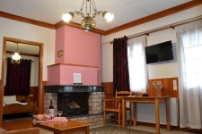 Superior Suite with fireplace and spatub
